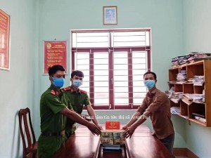 Gia Lai: 2 chiến sỹ công an trả lại hơn nửa tỷ đồng cho người đánh rơi